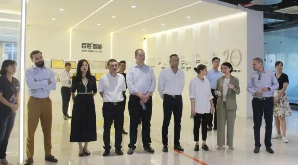 百勝智能副董事長龔衛(wèi)寧對拉美國家嘉賓及陪同領導的到來表示熱烈歡迎和衷心感謝