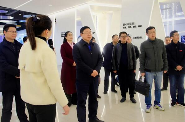 南昌航空大學(xué)黨委書(shū)記羅嗣海領(lǐng)導(dǎo)一行蒞臨百勝智能視察指導(dǎo)