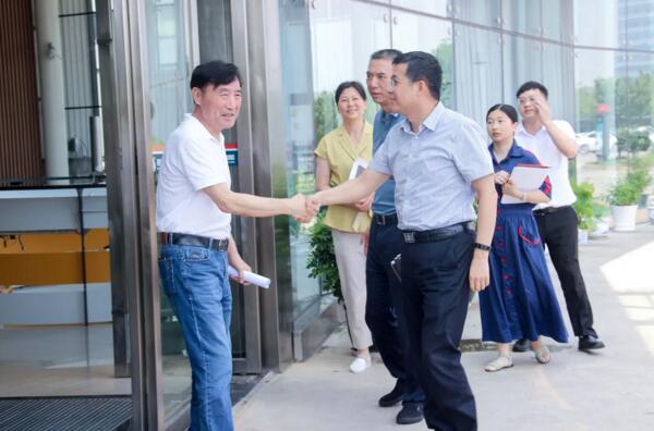 省金融監(jiān)管局副局長(zhǎng)駱小林一行走訪調(diào)研擬上市企業(yè)百勝智能