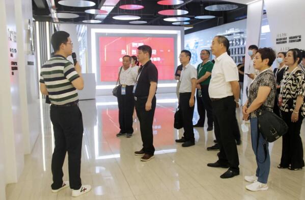 全國(guó)13省、市安全防范協(xié)會(huì)領(lǐng)導(dǎo)蒞臨百勝智能調(diào)研