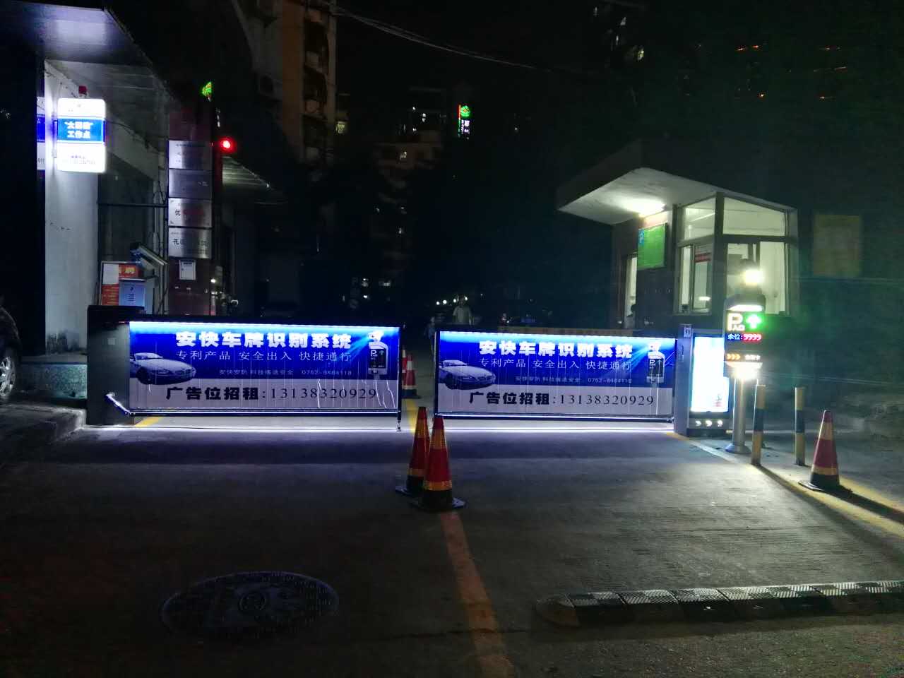 江畔家園道閘案例 - 中出網(wǎng)-智能出入口與停車充電門戶