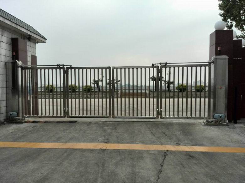 南北德信懸浮門(mén)成功牽手廣東揭陽(yáng)市東泰乳業(yè)案例