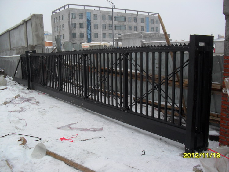 南北德信懸浮門贏得長春機械設備有限公司點贊