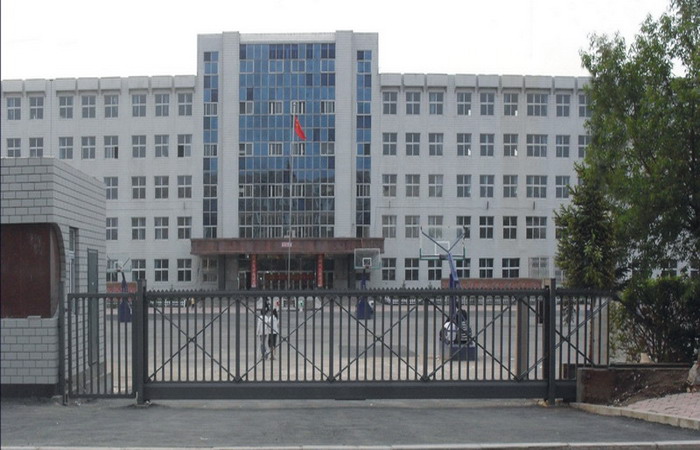 長春市第一五三中學(xué)選用南北德信懸浮折疊門是明智之舉