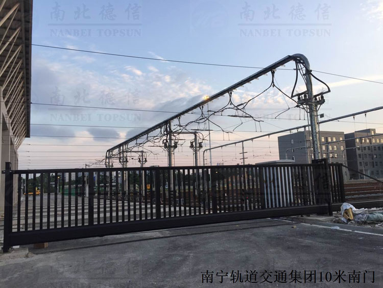 南寧軌道交通集團10米南門（1）無軌懸浮門案例 - 中出網-智能出入口與停車充電門戶