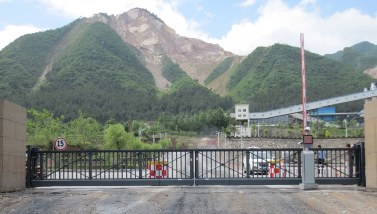 承德市承德縣黃杖子承剛正橋礦業(yè)有限公司無軌懸浮門工程案例 - 中出網(wǎng)-智能出入口與停車充電門戶