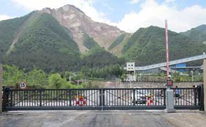 承德市承德縣黃杖子承剛正橋礦業(yè)有限公司無(wú)軌懸浮門(mén)工程案例 - 中出網(wǎng)-智能出入口與停車(chē)充電門(mén)戶(hù)