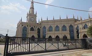 浦江教堂智能無軌懸浮門工程案例 - 中出網(wǎng)-智能出入口與停車充電門戶