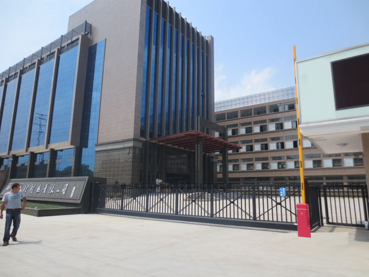 浙江風行鞋業(yè)有限公司智能無軌懸浮門工程案例 - 中出網(wǎng)-智能出入口與停車充電門戶