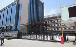 浙江風(fēng)行鞋業(yè)有限公司智能無軌懸浮門工程案例 - 中出網(wǎng)-智能出入口與停車充電門戶