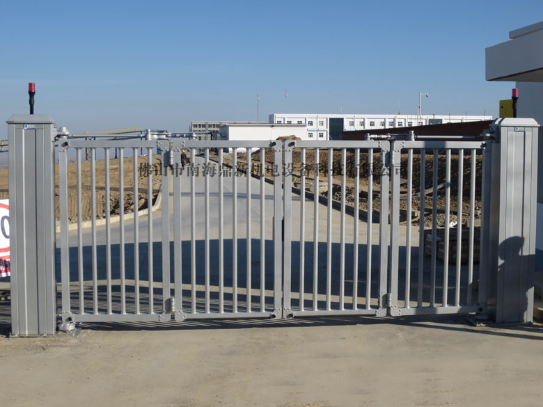 新疆新特新能建材有限公司智能無軌懸浮門工程案例 - 中出網(wǎng)-智能出入口與停車充電門戶