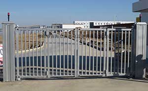 新疆新特新能建材有限公司智能無軌懸浮門工程案例 - 中出網(wǎng)-智能出入口與停車充電門戶