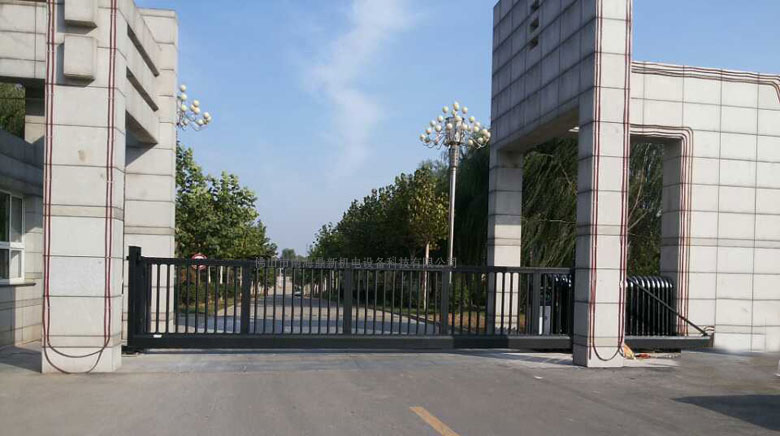 河北省朔黃鐵路車輛公司智能無(wú)軌懸浮門工程案例 - 中出網(wǎng)-智能出入口與停車充電門戶