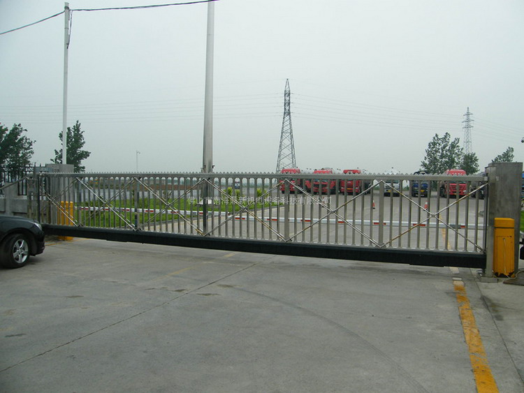 東浩潤(rùn)滑油有限公司-石化總廠智能無(wú)軌懸浮門工程案例 - 中出網(wǎng)-智能出入口與停車充電門戶