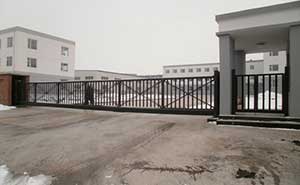 吉林卡倫鑫利達(dá)糊精廠智能無(wú)軌懸浮門工程案例