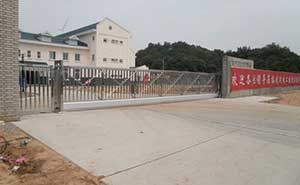 江西省水電工程局老爺廟風(fēng)電場智能無軌懸浮門工程案例