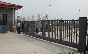 長春市金星裝飾材料有限公司智能無軌懸浮門工程案例