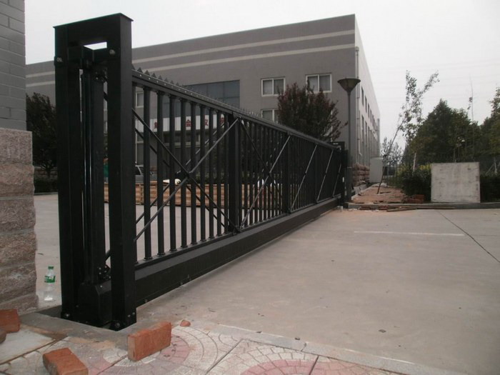 石家莊市3302兵工廠智能無(wú)軌懸浮門工程案例 - 中出網(wǎng)-智能出入口與停車充電門戶