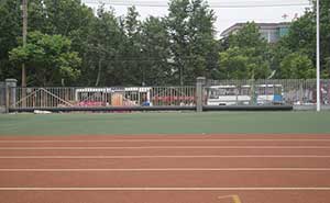 邯鄲市峰峰礦區(qū)市十三中學(xué)體育場智能無軌懸浮門工程案例