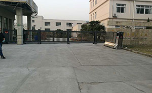 上海荷華皮業(yè)有限公司智能安全伸縮平移門工程案例