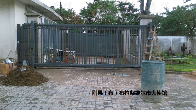 剛果大使館安寶S2智能安全伸縮平移門工程案例 - 中出網(wǎng)-智能出入口與停車充電門戶