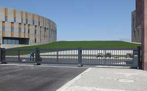 上海同濟海洋大學(xué)智能安全伸縮平移門工程案例