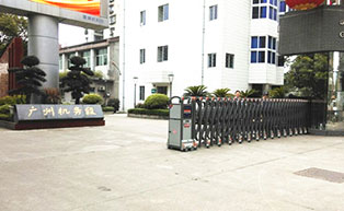百勝伸縮門開門機(jī)成功安裝在廣州機(jī)務(wù)段