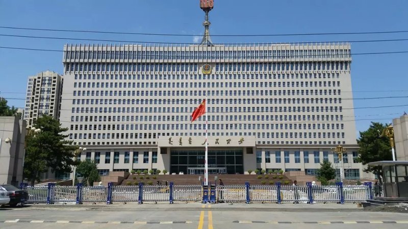 呼和浩特市公安局30米對(duì)開電動(dòng)伸縮門案例 - 中出網(wǎng)-智能出入口與停車充電門戶