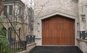 懋山湖車庫門案例 - 中出網(wǎng)-智能出入口與停車充電門戶