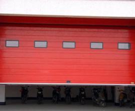 車庫(kù)門(mén)