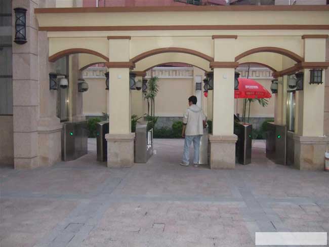 虎門(mén)新安大廈通道閘案例 - 中出網(wǎng)-智能出入口與停車(chē)充電門(mén)戶(hù)