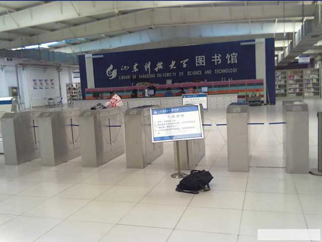 山東科技大學(xué)通道閘案例 - 中出網(wǎng)-智能出入口與停車充電門(mén)戶
