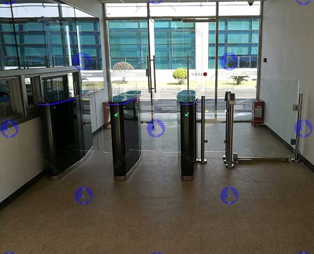 廣州LG樂金化學(xué)工廠通道閘案例 - 中出網(wǎng)-智能出入口與停車充電門戶