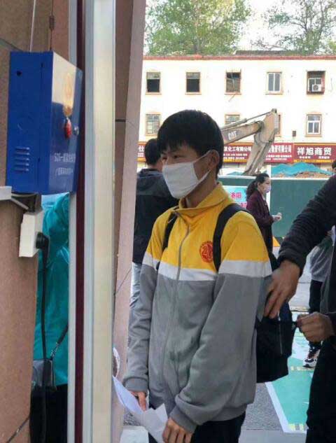 洛陽市二十六中安裝安天下測溫安檢門案例 - 中出網(wǎng)-智能出入口與停車充電門戶