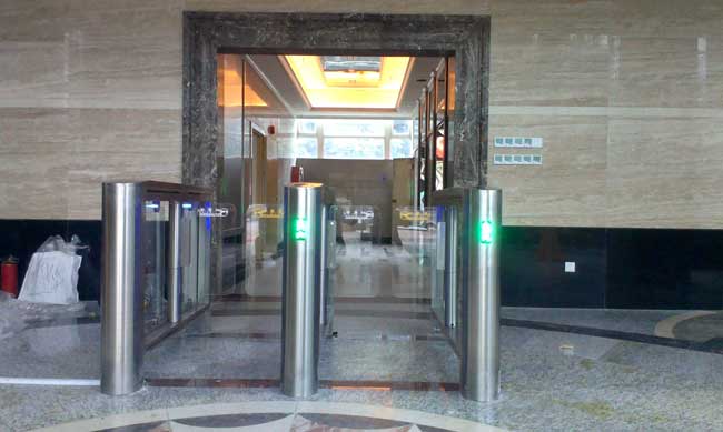 北京中央戲曲學院通道閘案例 - 中出網(wǎng)-智能出入口與停車充電門戶