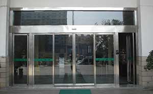 南陽(yáng)市中級(jí)法院自動(dòng)門案例 - 中出網(wǎng)-智能出入口與停車充電門戶