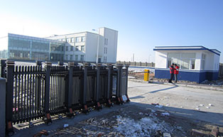 大慶市慶然天然氣有限公司伸縮門工程案例