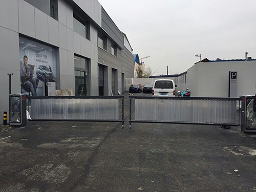 山西龍星行道閘案例 - 中出網(wǎng)-智能出入口與停車充電門戶