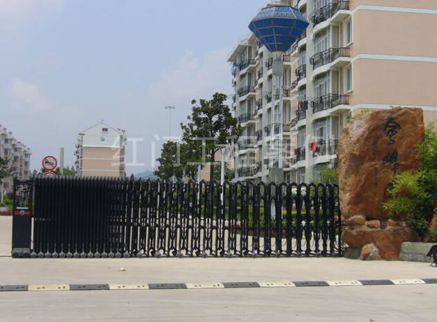 滁州會峰園居民小區(qū)電動伸縮門案例 - 中出網(wǎng)-智能出入口與停車充電門戶