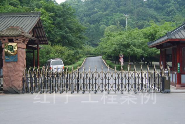 樂山大佛景區(qū)電動(dòng)伸縮門案例 - 中出網(wǎng)-智能出入口與停車充電門戶