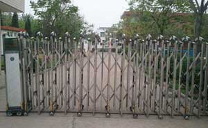 咸陽卓越塑料印務電動伸縮門案例