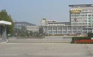 泰安泰山醫(yī)學院電動伸縮門案例