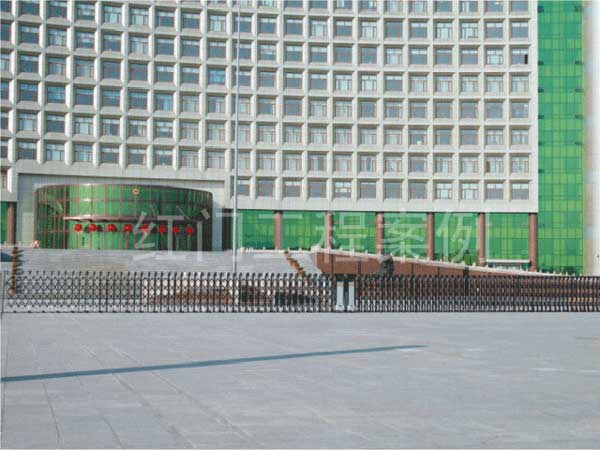 佳木斯人民政府伸縮門(mén)案例 - 中出網(wǎng)-智能出入口與停車(chē)充電門(mén)戶(hù)