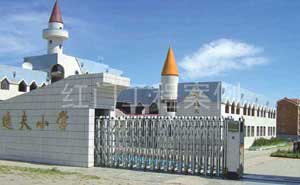 呼倫貝爾滿洲里逸夫小學(xué)伸縮門案例