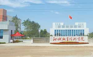 聊城職業(yè)技術(shù)學院電動伸縮門案例