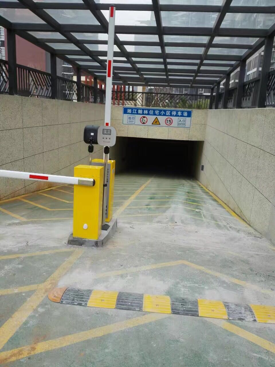 湘江瀚林小區(qū)道閘案例 - 中出網(wǎng)-智能出入口與停車(chē)充電門(mén)戶(hù)