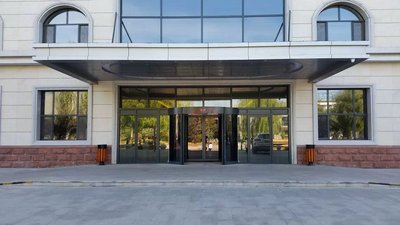 和林格爾蒙牛乳業(yè)旋轉(zhuǎn)門案例 - 中出網(wǎng)-智能出入口與停車充電門戶