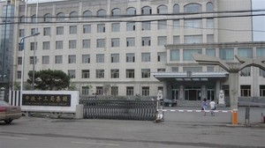 中鐵十三局集團伸縮門案例 - 中出網-智能出入口與停車充電門戶