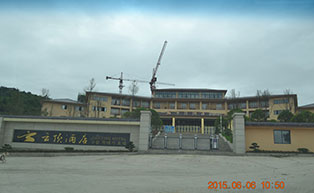 盛世昌?。蛻舭咐?-電動伸縮門）——云頂酒店 - 中出網(wǎng)-智能出入口與停車充電門戶