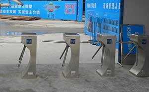 濟(jì)南工地人行通道三輥機(jī)案例